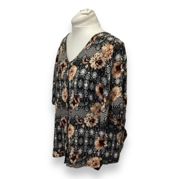DayTrip Women’s Short Sleeve Floral Button Down Shirt, Black, size XL - Picture 3 of 11